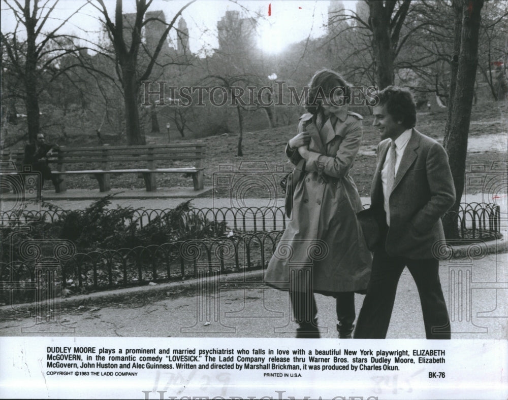 1983 Actor Dudley Moore and Actress Elizabeth McGovern. - Historic Images