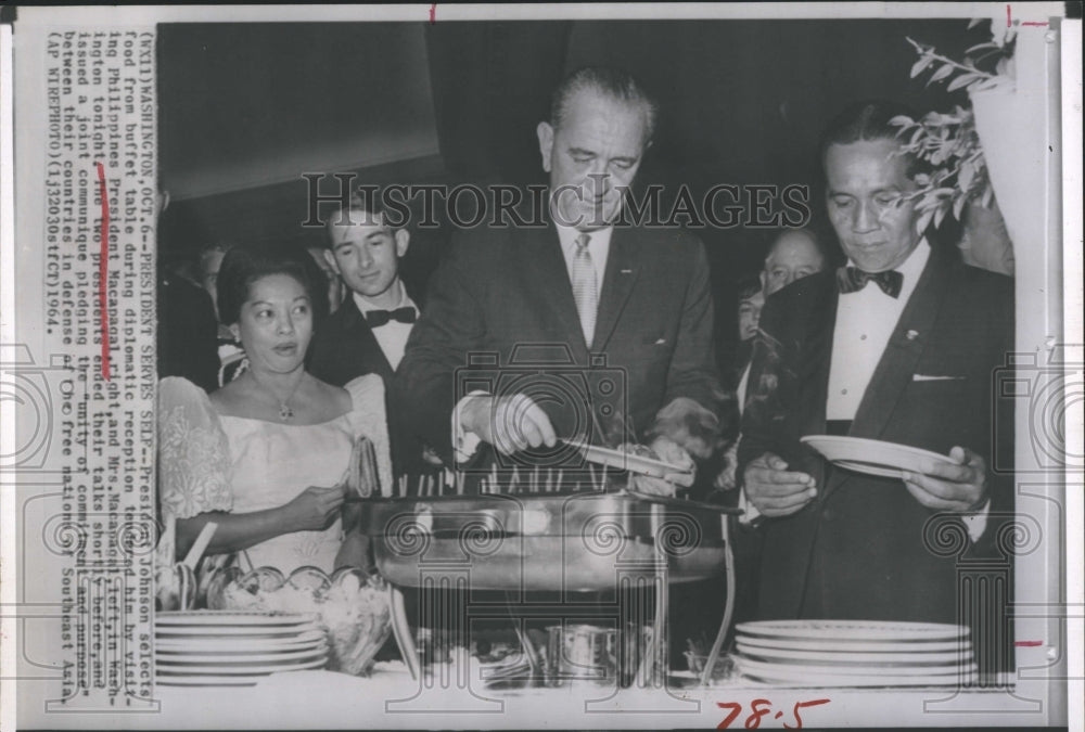 1964 President Johnson & President Macapacal - Historic Images