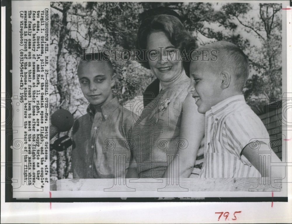 1965 Family of Astronaut Virgil Grissom Wife Betty Sons Scott &amp; Mark - Historic Images