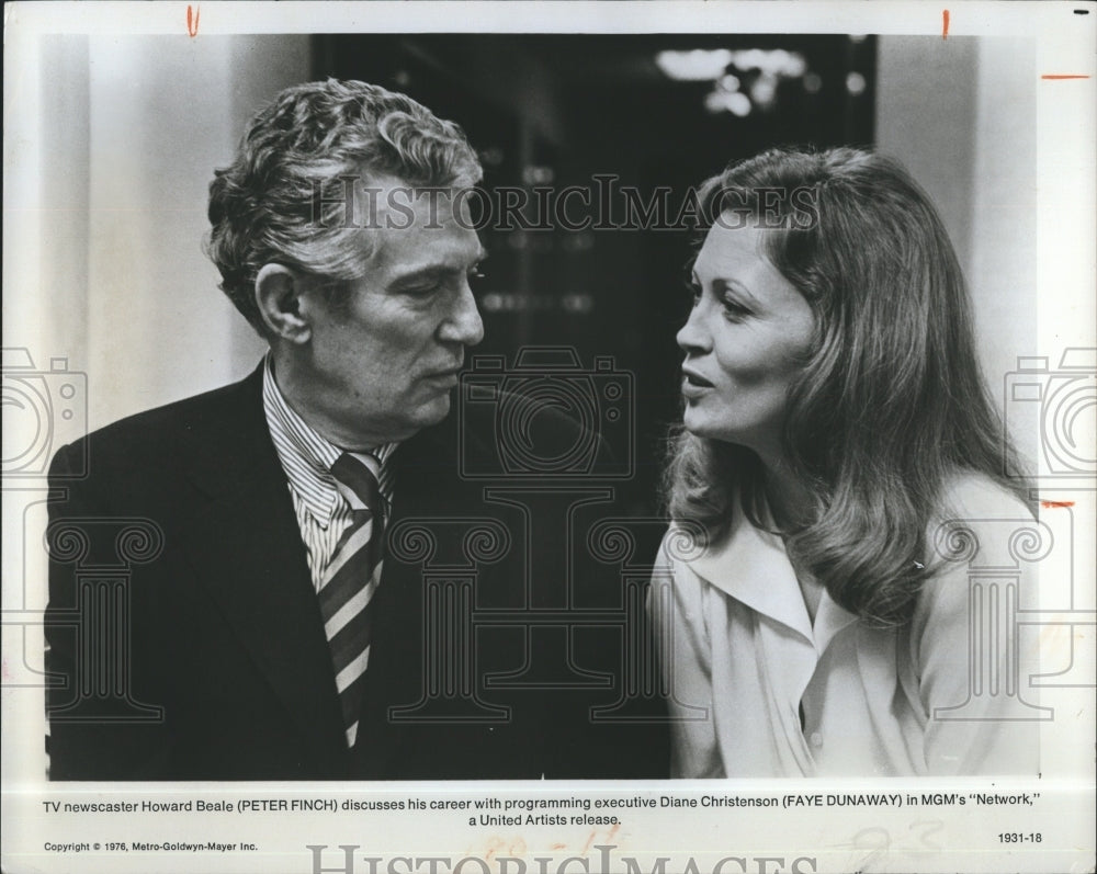 1978 actor and actress Peter French Faye Dunaway in movie Network - Historic Images