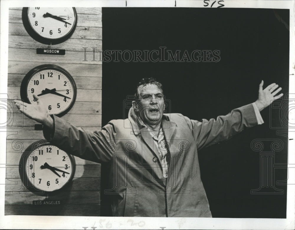 1978 Actor Peter Finch Movie Cbs Wednesday night movies - Historic Images