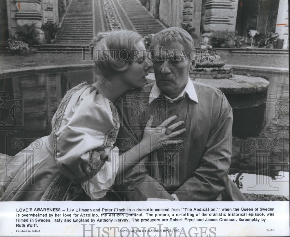 1975 Liv Ullmann Peter Finch The Abdication - Historic Images