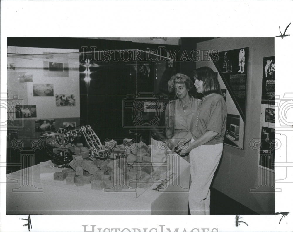 1990 "Deep Sea Treasures" Exhibit at Tampa Museum - Historic Images