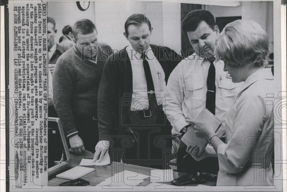 1967 Boston police force nurse Catherine McCarthy take-off weight - Historic Images