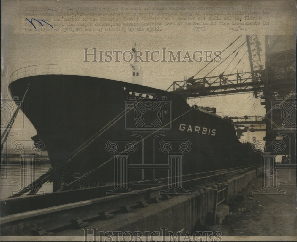 1975 Coast guard oil spill Florida librarian Tanker Garbis - Historic Images