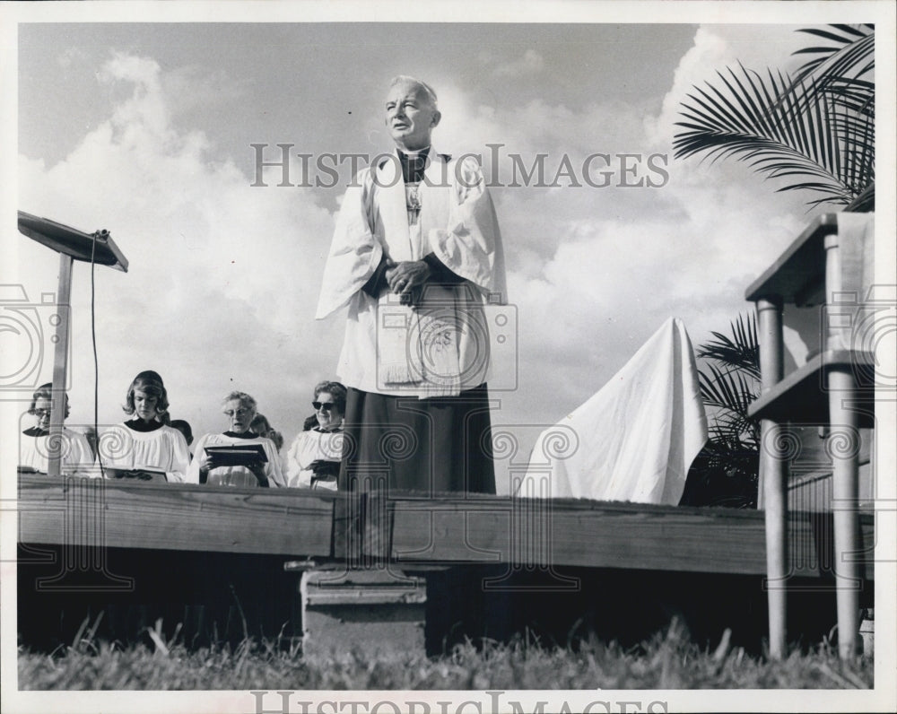 1966 Press Photo Reverend William Hargrave St. Mary&#39;s Episcopal Church Florida - Historic Images