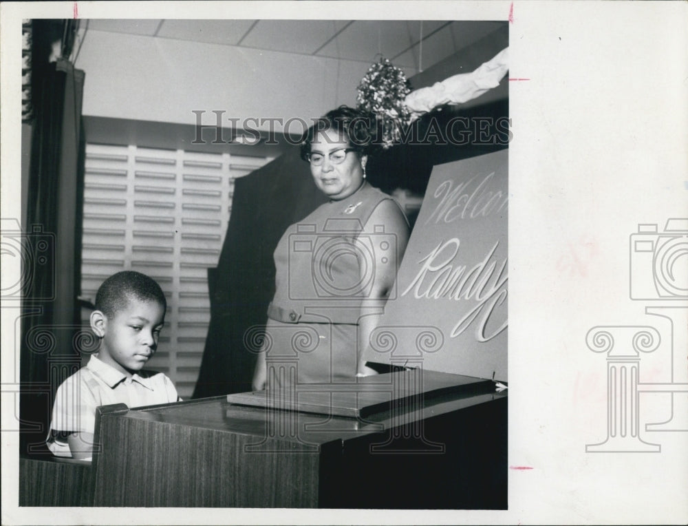 1967 Press Photo Randy Scott 5 Year Old Organist Mrs. L. C. Scott - Historic Images