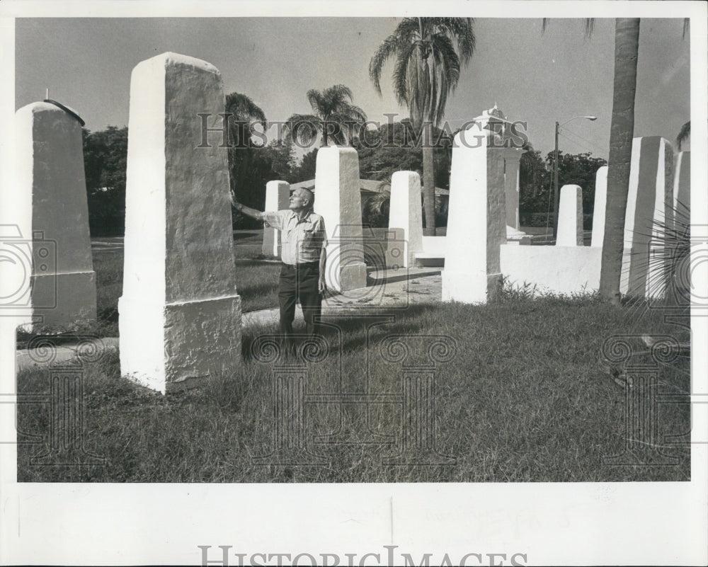 1978 Press Photo Raymond Straight Helped Build St Petersburg&#39;s Stonehedge - Historic Images