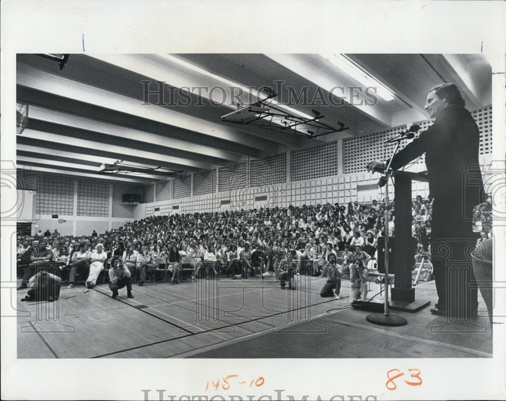 1976 Crowded gym audience listens to Bob Woodward Speak-Historic Images