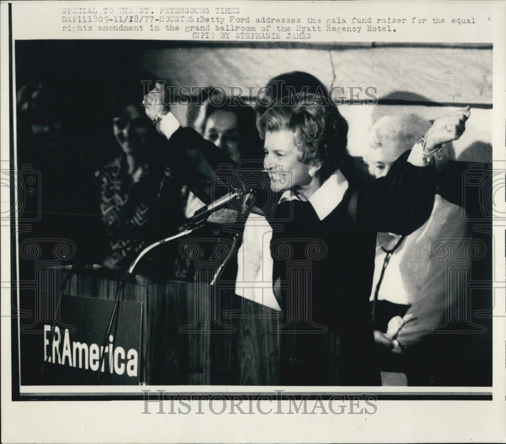 1977 U.S First lady Betty Ford addresses gala fund raiser. - Historic Images