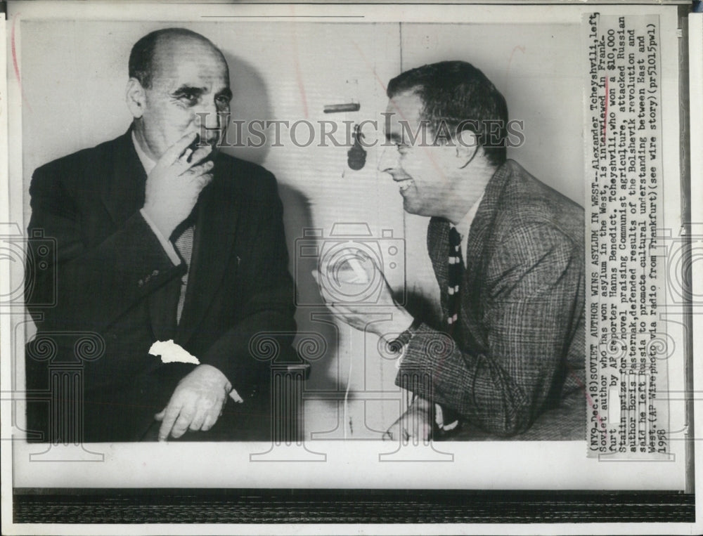 1958 Press Photo Alexander Tcheyshvili(L) interviewed by the reporter - Historic Images