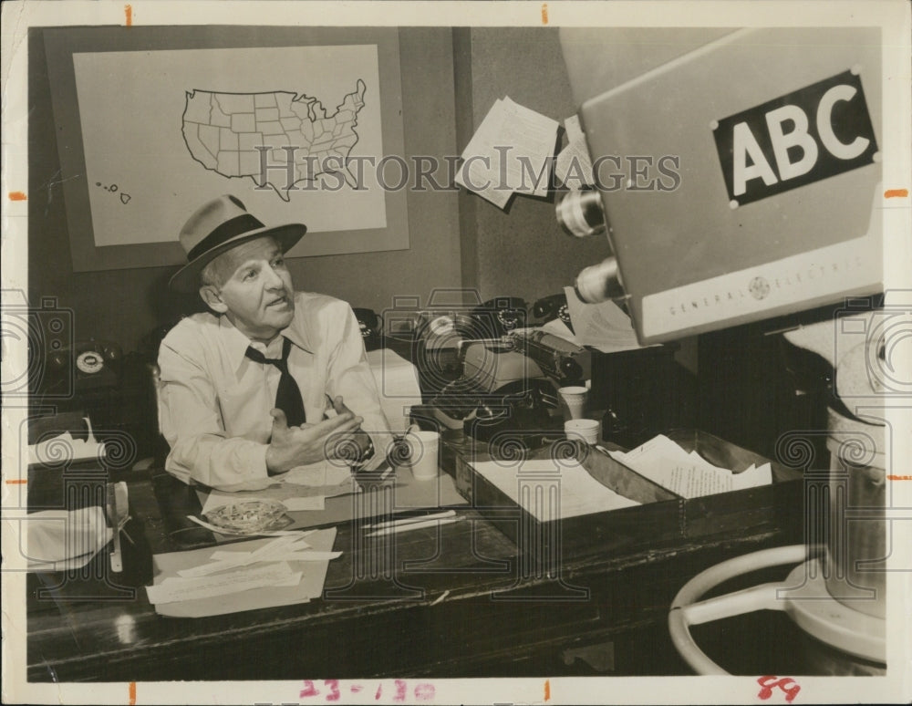 1971 Press Photo Walter Winchell American newspaper &amp; radio gossip commentator. - Historic Images