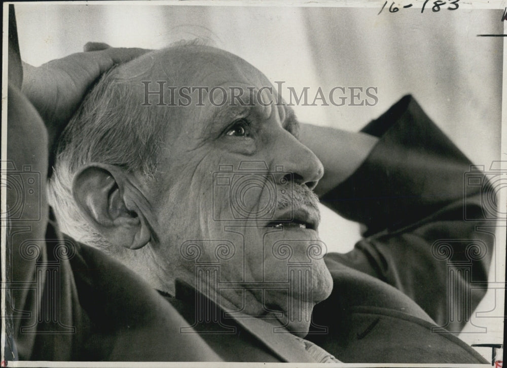 1972 Press Photo John MacArthur Recreation Work Days Begin Colonnades Hotel - Historic Images