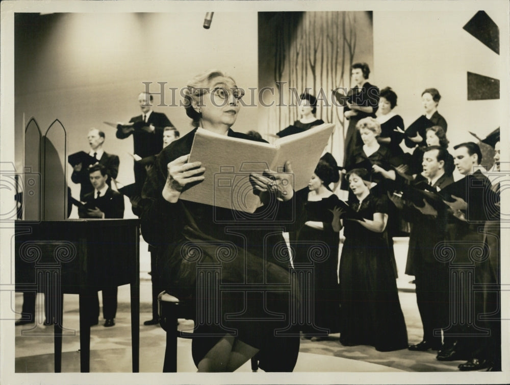 1962 Press Photo Actress Aline MacMahon acts as narrator in &quot;Triptych&quot; - Historic Images