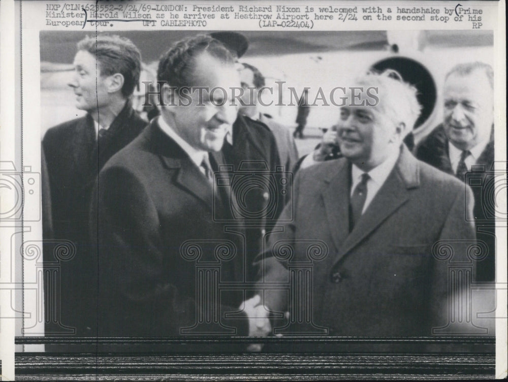 1969 Press Photo Prime Minister Harold Wilson welcomed Pres. Richard Nixon. - Historic Images