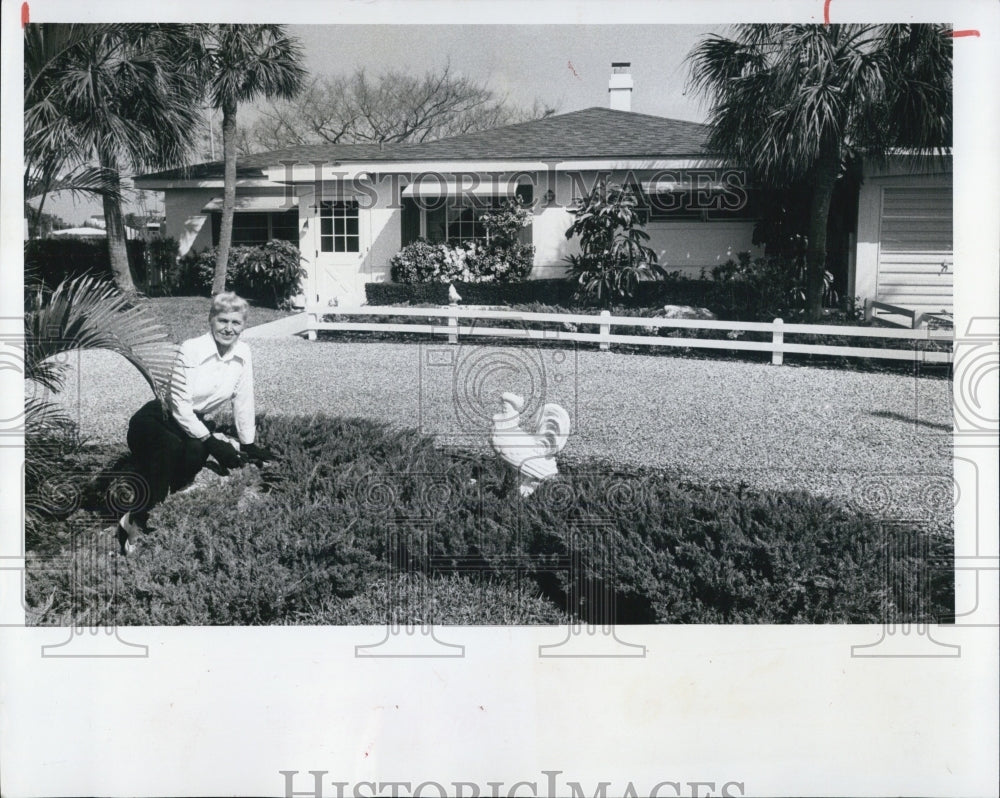 1981 Ruth Han sits in front her"winner" of a residence-Historic Images