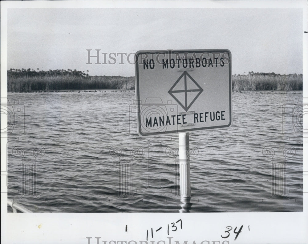 1979 Press Photo Water safety sign in river. - Historic Images