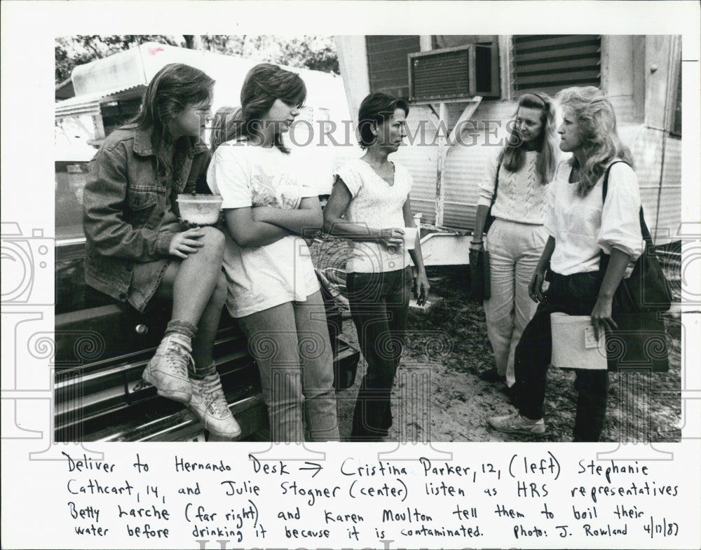 1987 Press Photo House Rep Betty Larche Warns Residents to Boil Water Before Use - Historic Images