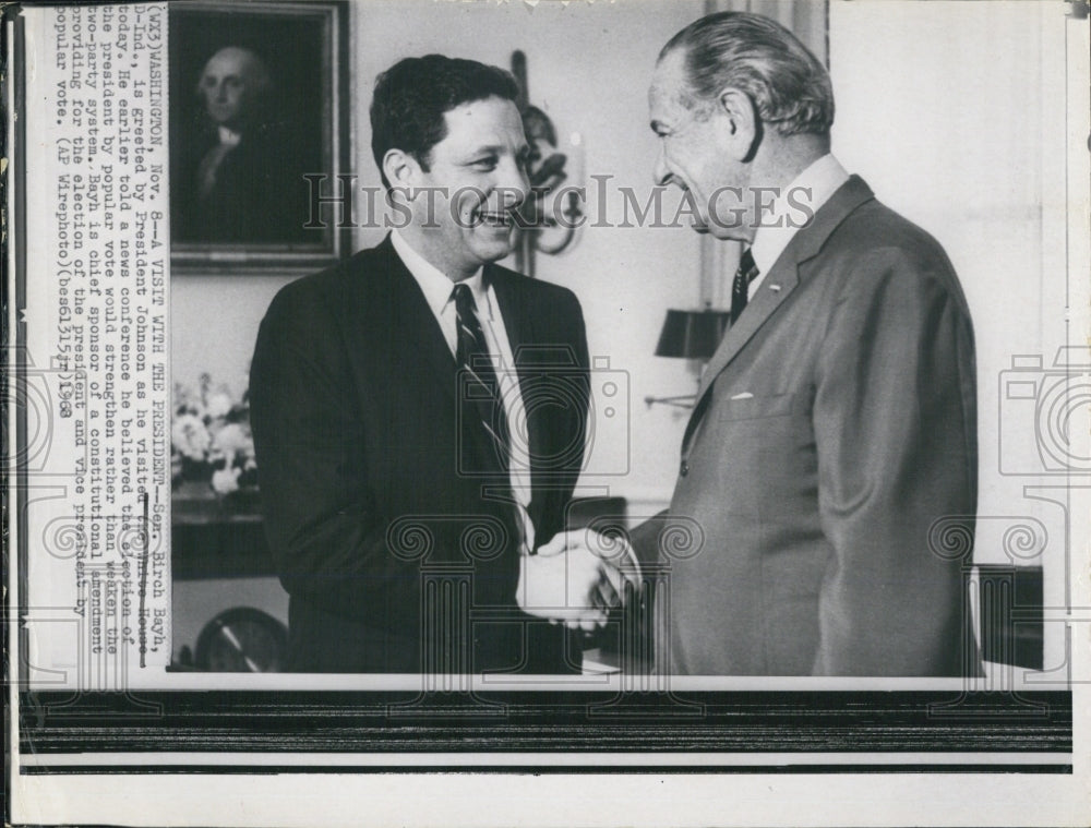 1968 Press Photo Sen. Birch Bayh meets President Johnson at White House - Historic Images