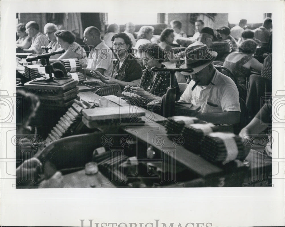 1962 Press Photo Cigar factory. - RSJ01593 - Historic Images