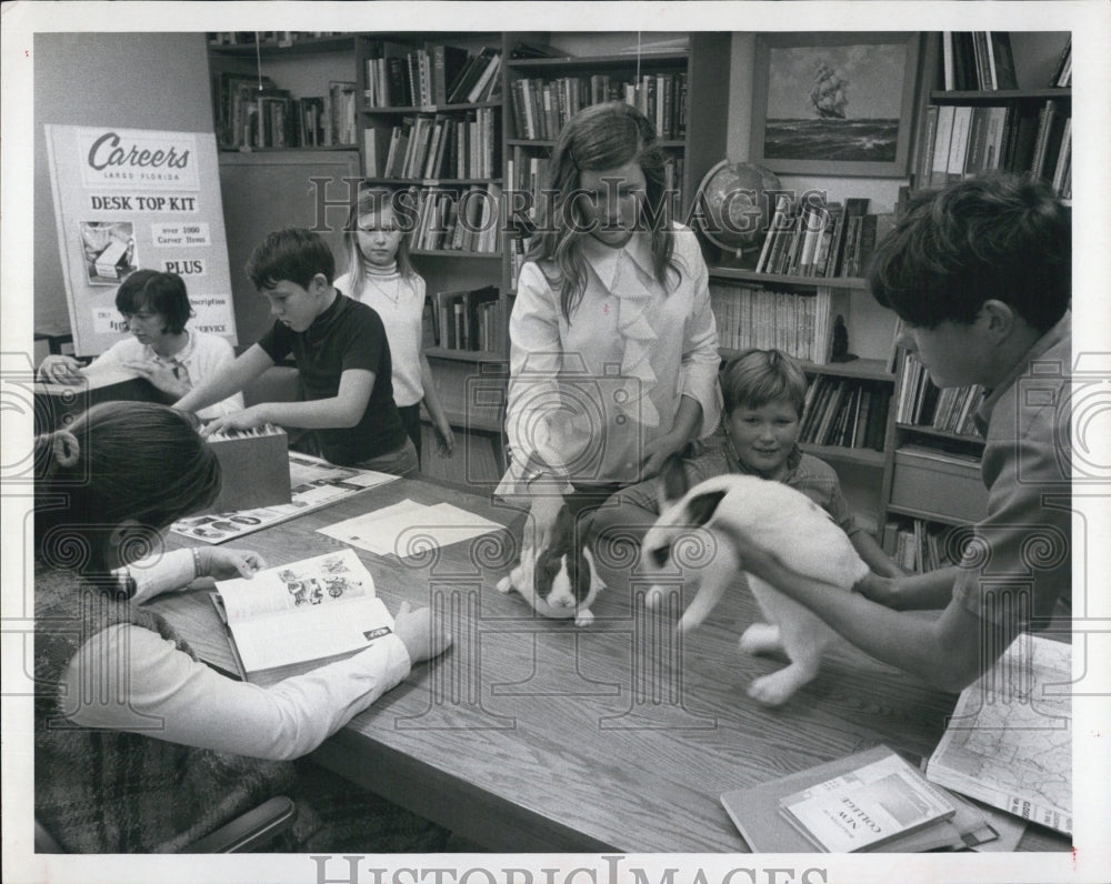 1970 Press Photo Handville Ray and family and their pets - RSJ01665 - Historic Images