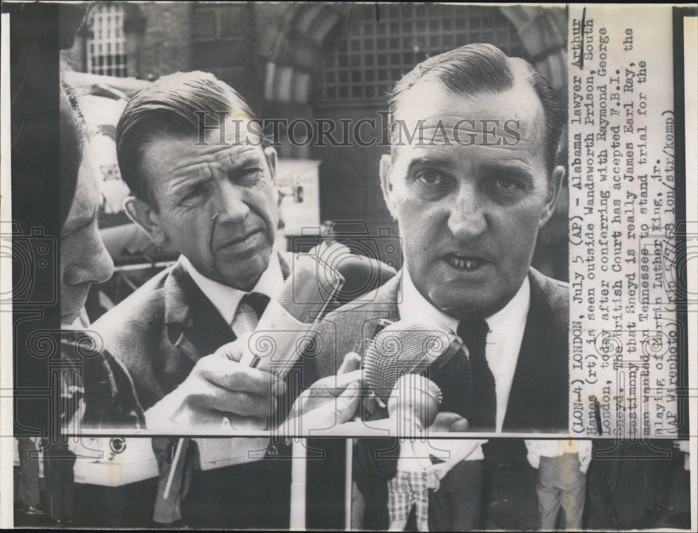 1968 Press Photo Ala.Atty Arthur Hanes Wandsworth Prison London  James Earl Ray - Historic Images