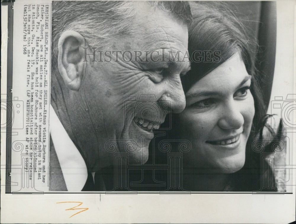 1968 Press Photo Kidnap victim Barbara Mackle and her dad Robert - RSJ01733 - Historic Images