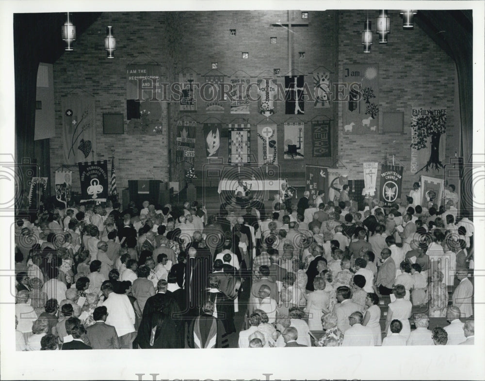 1983 Press Photo Trinity Pres Church in Clearwater observe the reunion of USA - Historic Images