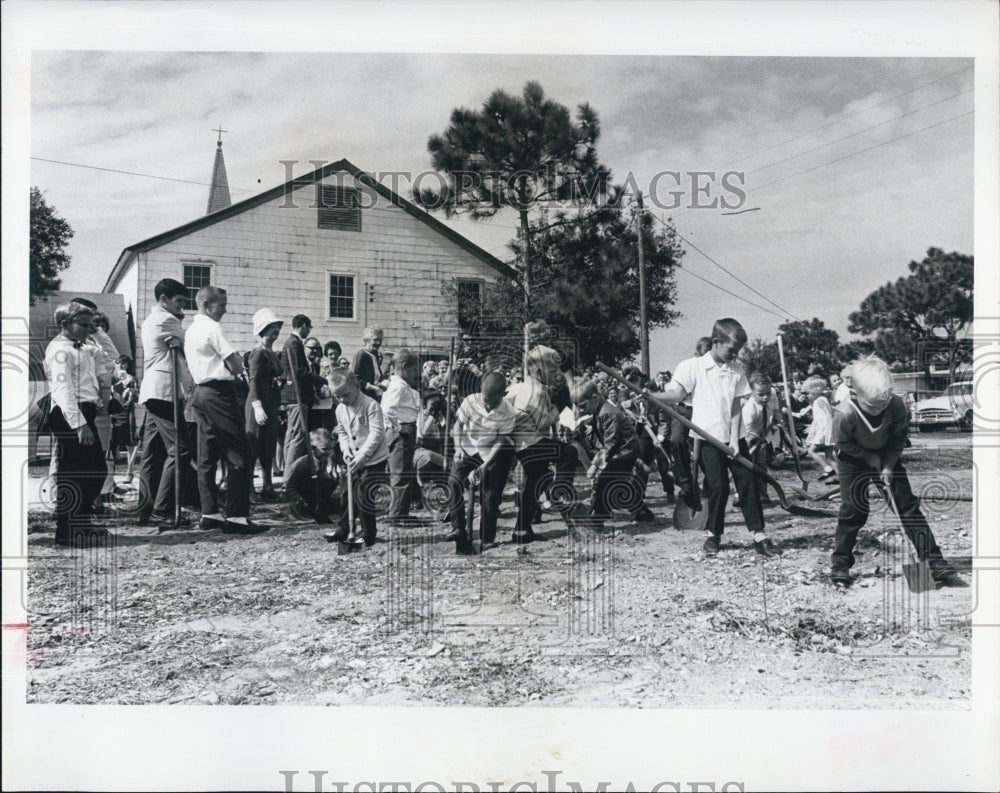 1965 Press Photo Richard B Boss. - RSJ02009 - Historic Images