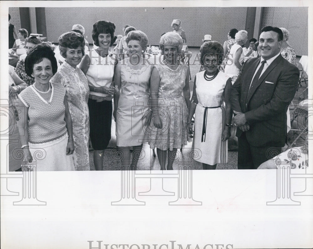 1966 Press Photo New Hairpeices of the Beth-El Sisterhood. - Historic Images
