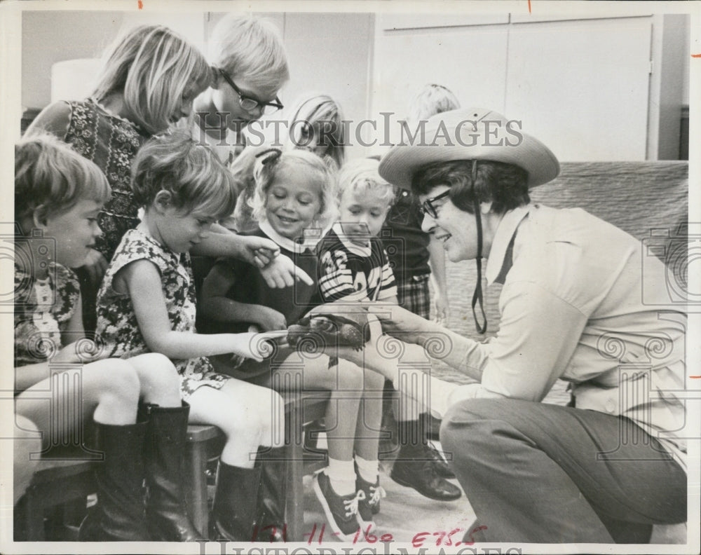 1972 Press Photo Mrs. Collett, Tortoise, animal show - RSJ02045 - Historic Images