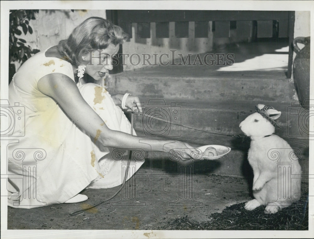 1954 Press Photo Rabbit Offered Chocolate Ice Cream Jean Music Masters - Historic Images