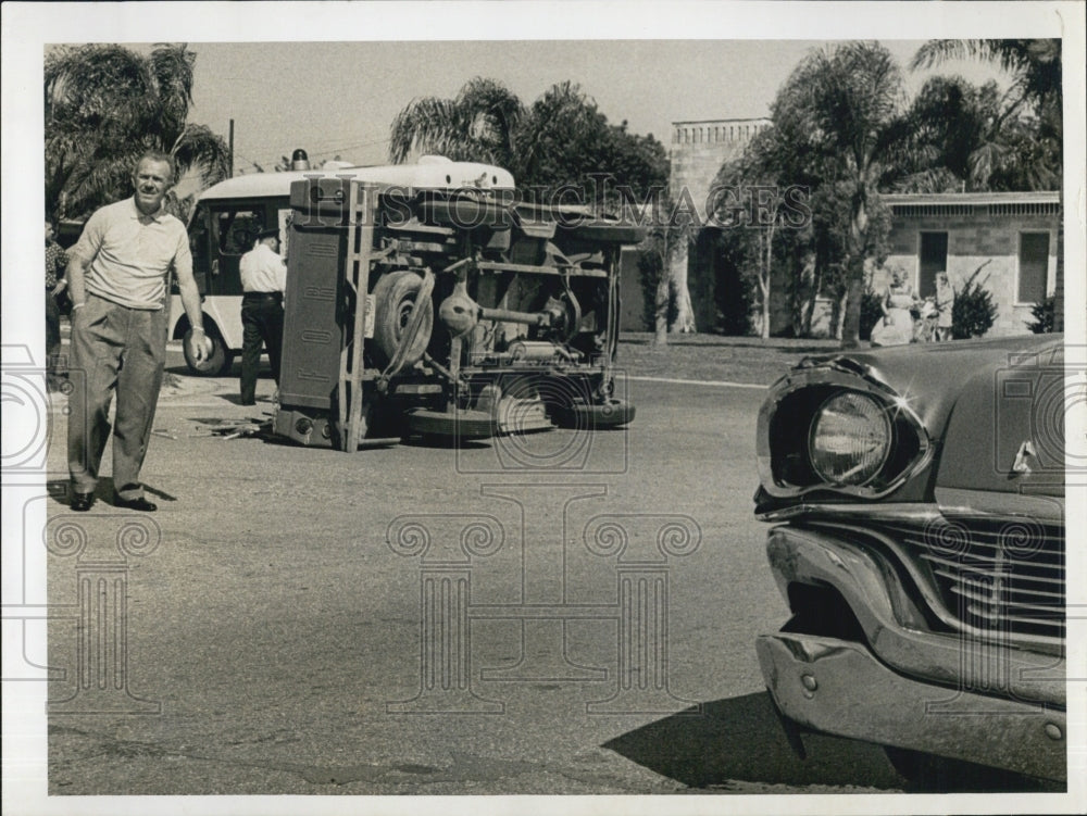 1962 Press Photo Glenn Stewart Car Versus Pick up Truck Accident - RSJ02163 - Historic Images