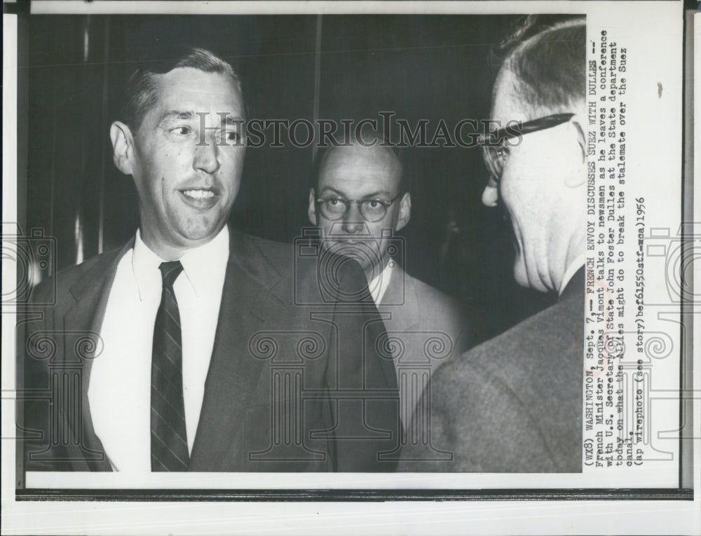 1956 Press Photo French Envoy Jaques Vimont &amp; newsmen - Historic Images