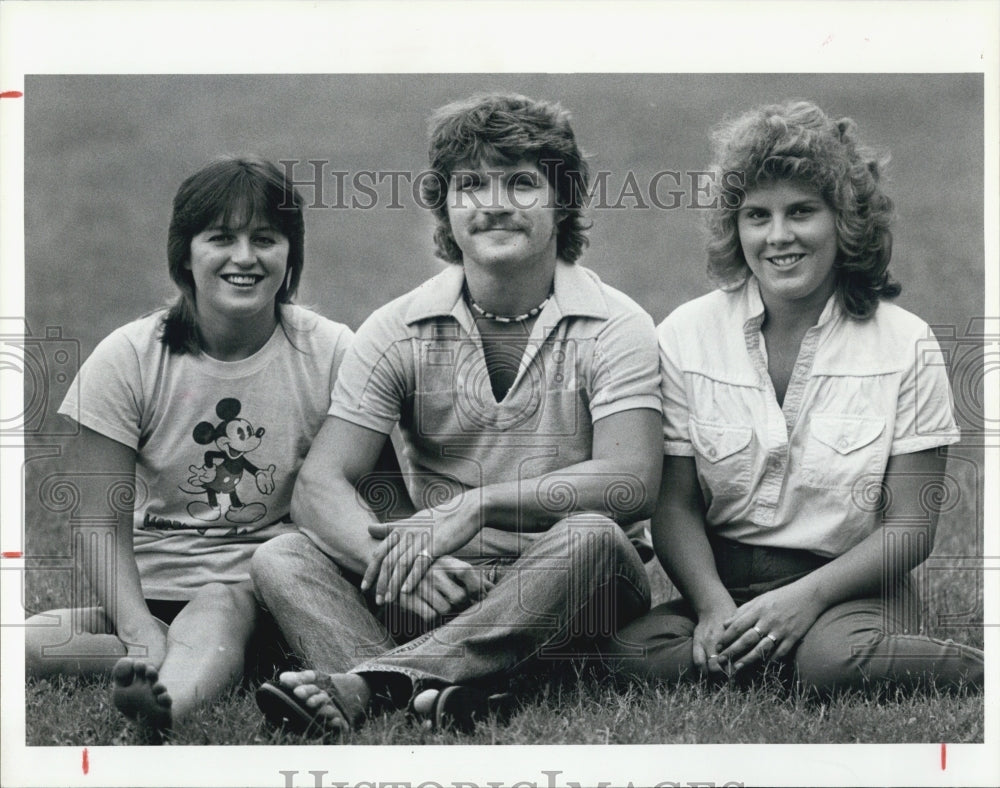 1984 Press Photo Carolyn Marsh, Ken Wicks, Maria Viking, rescue woman - Historic Images