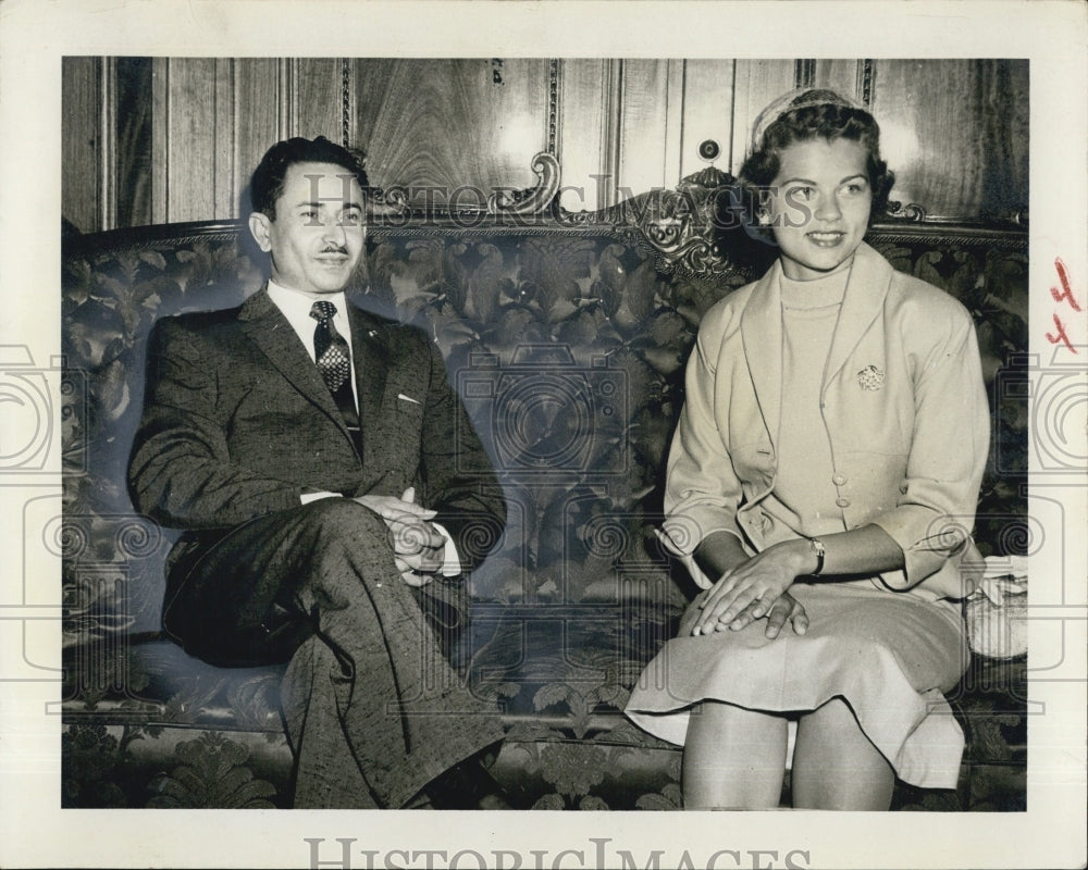 Press Photo President Carlos Castillo Arinas & Miss St Petersburg - Historic Images