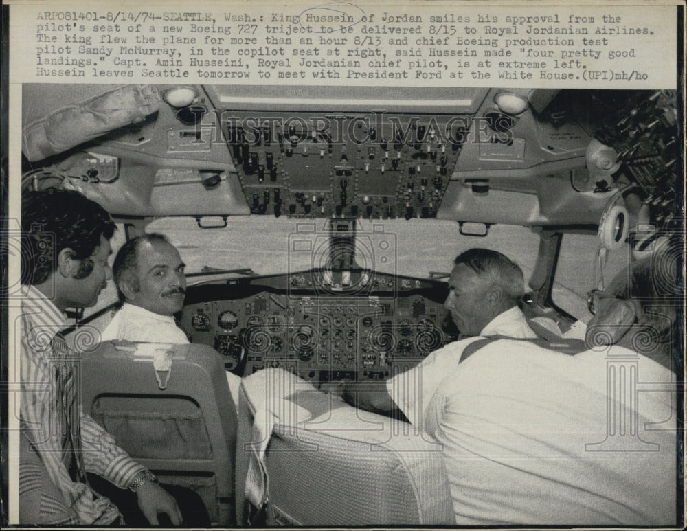 1974 Press Photo King Hussein of Jordan in cockpit of Boeing 727 - RSJ02415 - Historic Images
