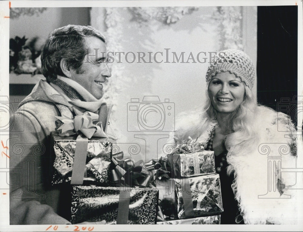 Press Photo Sally Struthers, christmas special possibly - RSJ02499 - Historic Images