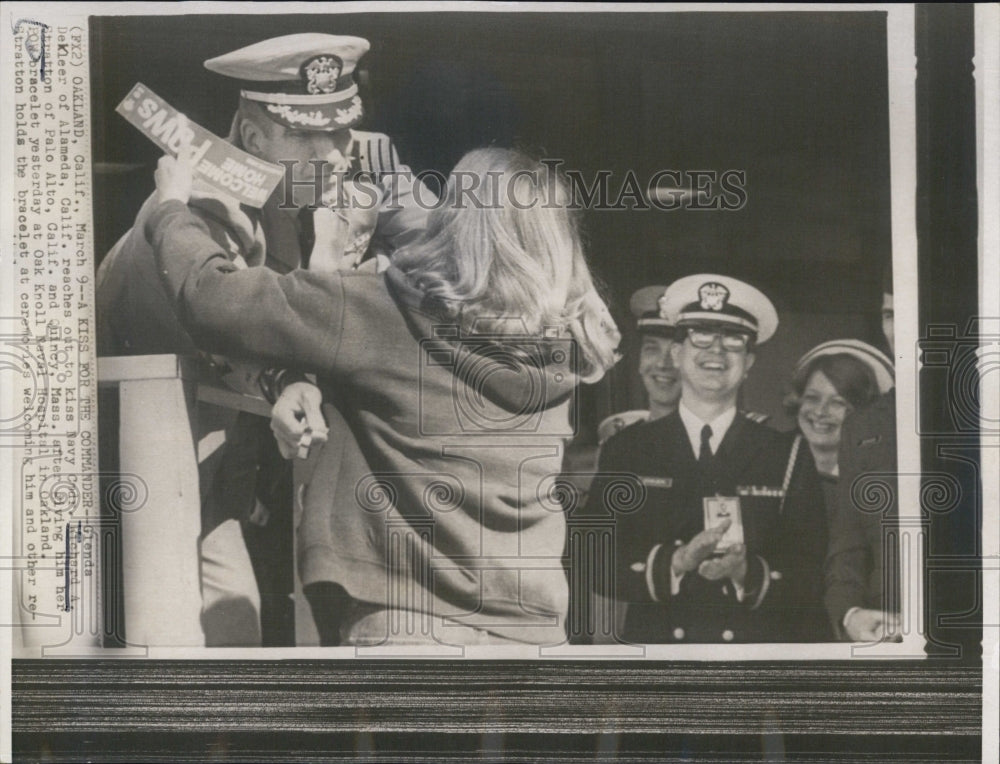 1973 Press Photo 1973Cmdr Richard A Stratton freed POW &amp; Glenda DeKleer - Historic Images