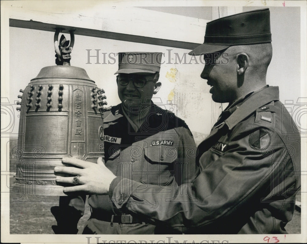 1968 Press Photo Cap Kaiser, Korean Bell - RSJ02557 - Historic Images