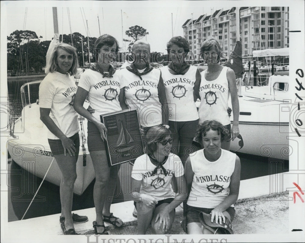 1977 Press Photo The Windless sailing women Pearl Crobaugh - Historic Images