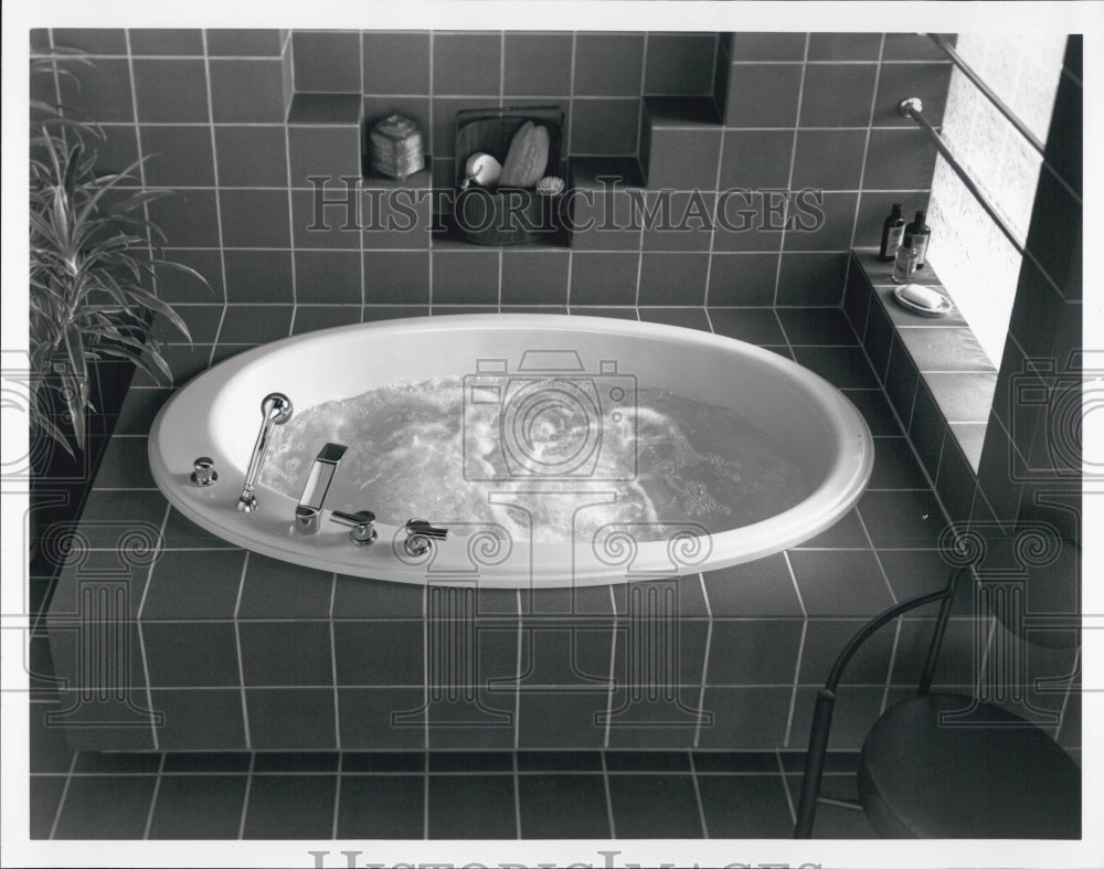 1994 Press Photo Whirlpool Bathtub, Bathroom Interior - Historic Images