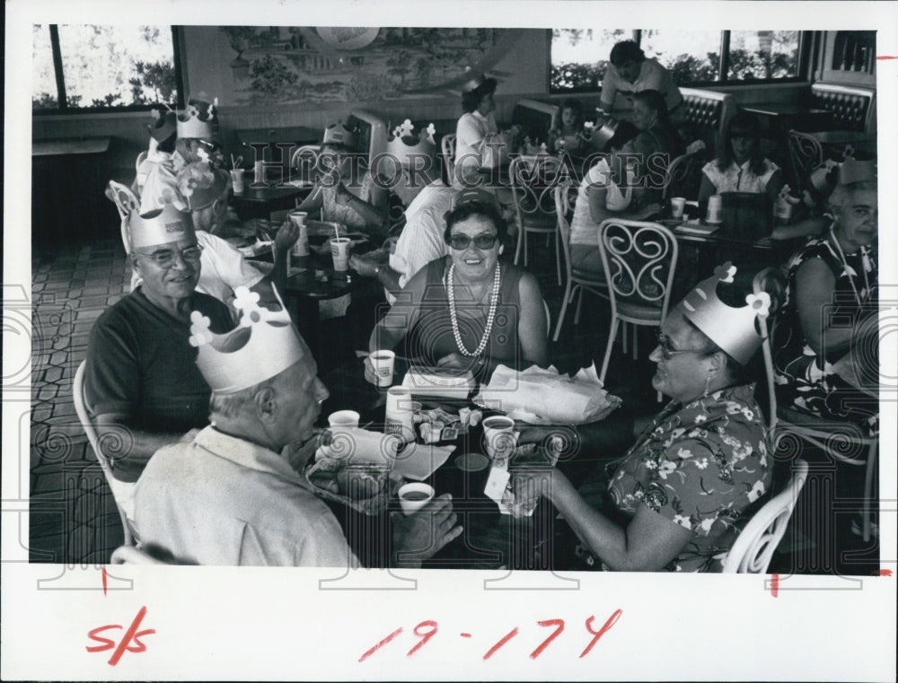 1981 Press Photo Charles and Mary Kapusta, birthday, Burger King - RSJ02697 - Historic Images