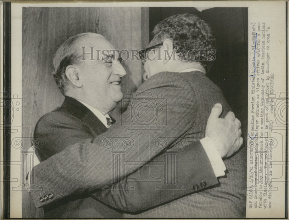 1974 Press Photo Argentine Min Alberto Vignes &amp; Sec of State Henry Kissinger - Historic Images