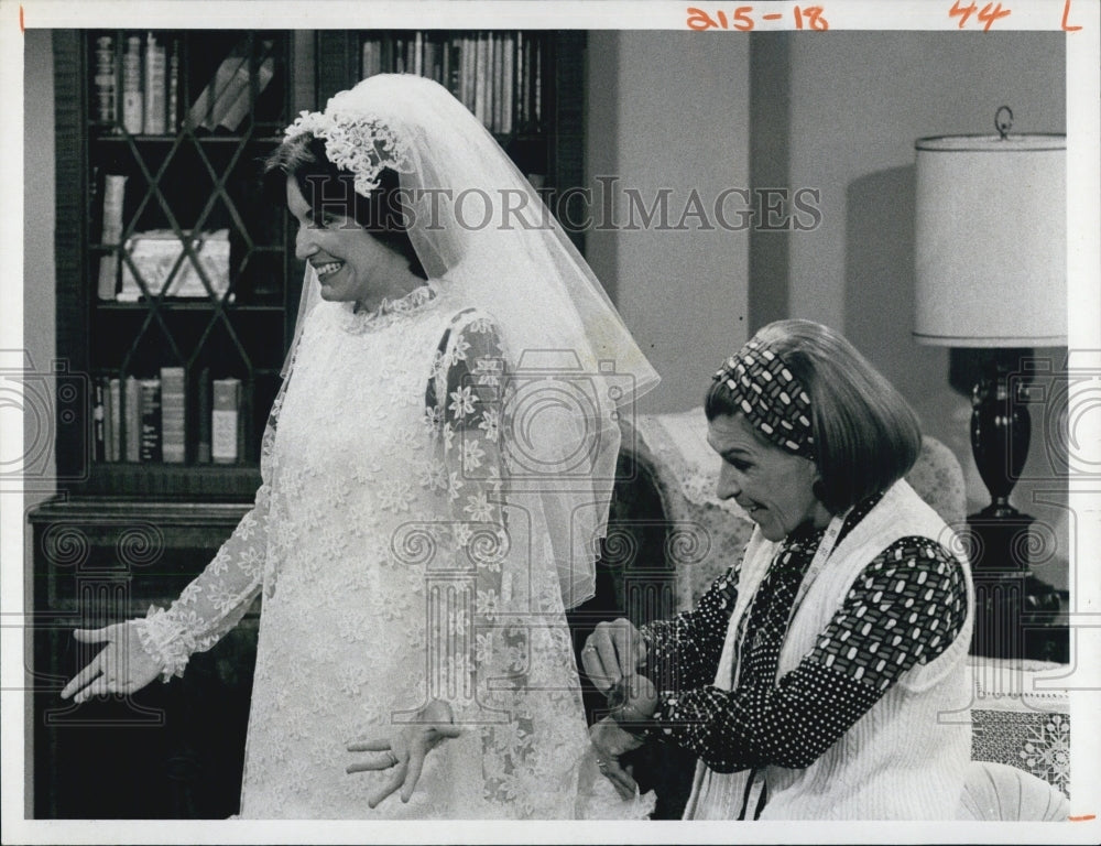 1973 Press Photo Liberty Williams, Nanc Walker, The Mary Tyler Moore Show - Historic Images