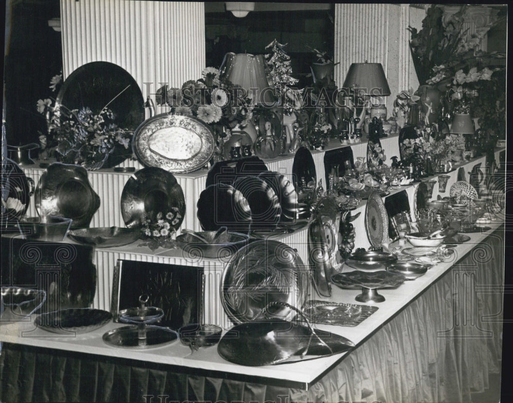 1940 Press Photo unnamed department store, silver department, china - RSJ02795 - Historic Images