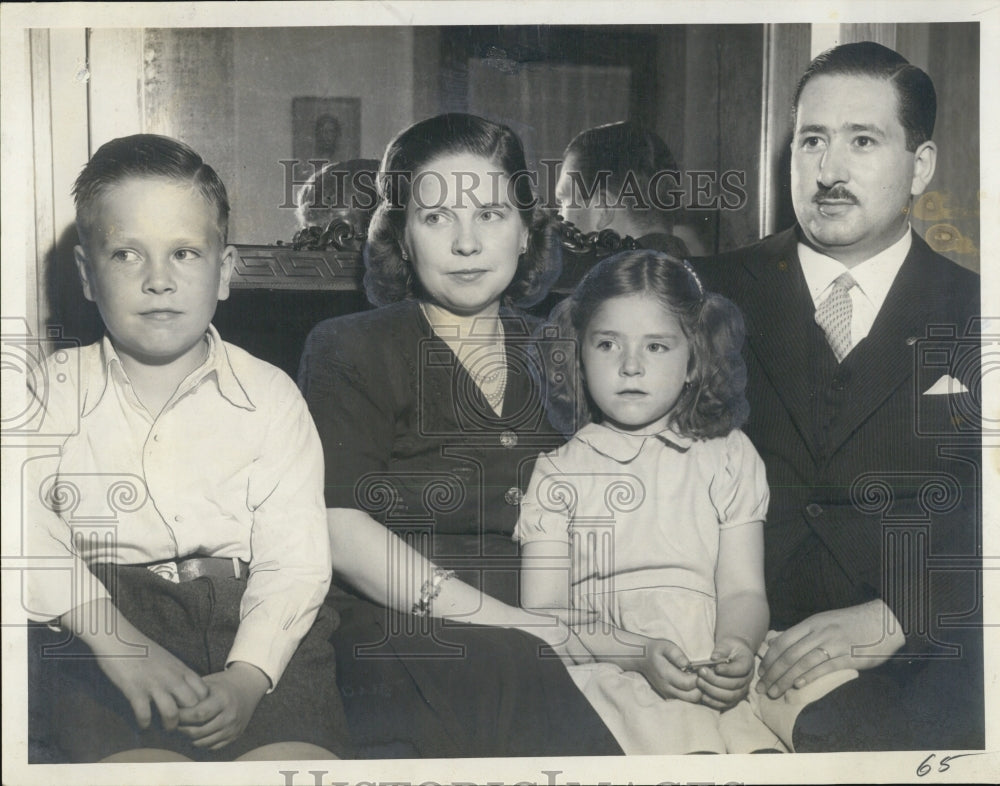 1950 Press Photo Viglione Family of Buenos Aires Visits St. Petersburg - Historic Images