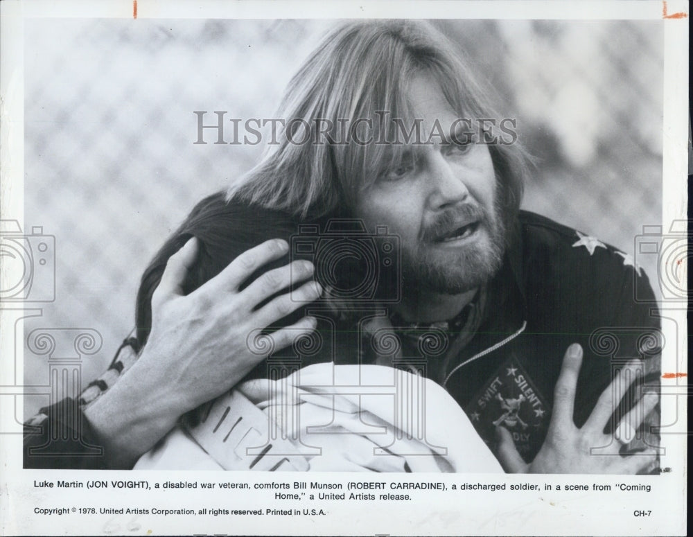 1979 Press Photo Jon Voight &amp; Robert Carradine in &quot;Coming Home&quot; - RSJ02977 - Historic Images