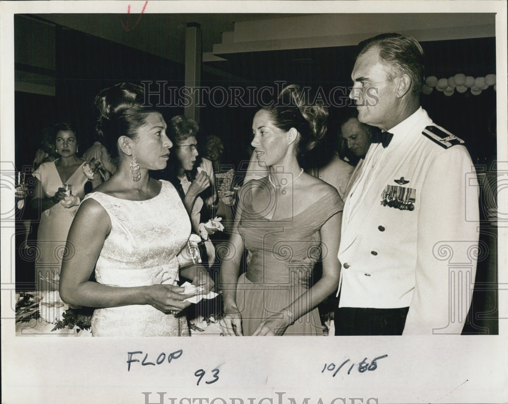 1966 Press Photo Mrs Dean Voight Mc Dill Air Base Strike Command - RSJ02985 - Historic Images