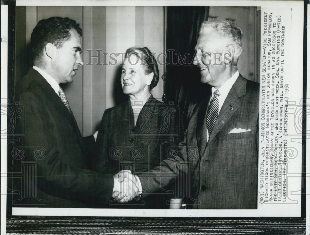 1954 Press Photo Vice President Richard Nixon Congratulates Sam Reynolds - Historic Images